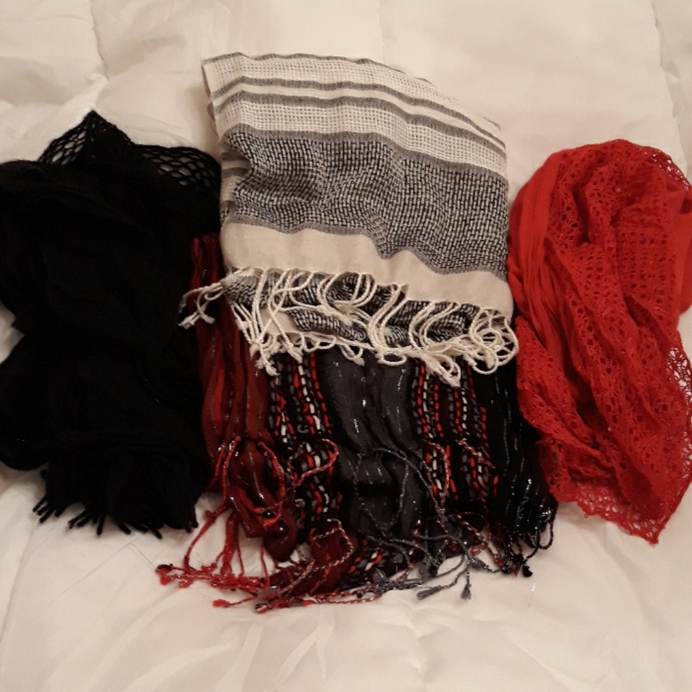 Bundle of 4 scarves